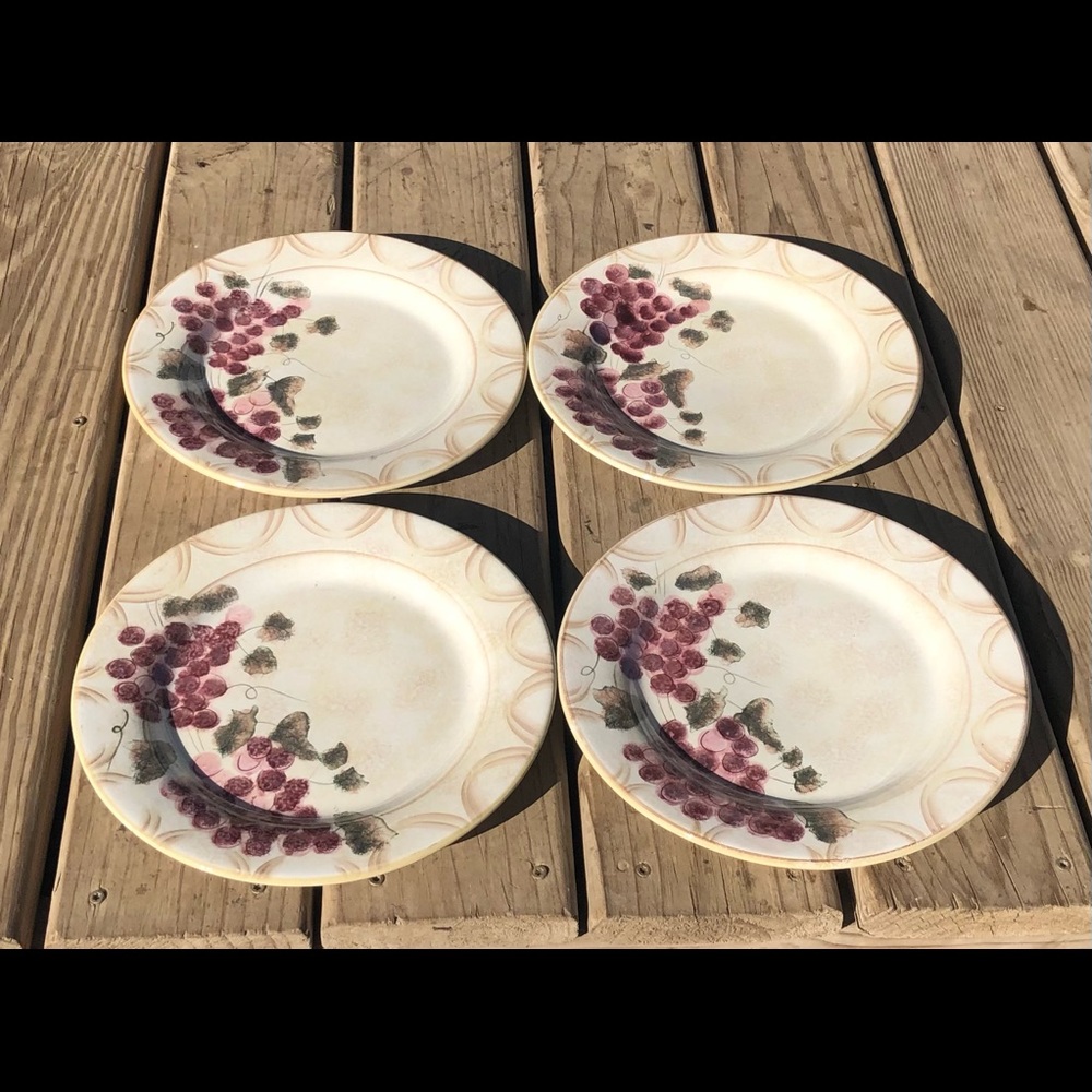 Oneida dinner plate grape design 10 inch